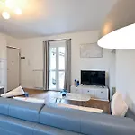 Lora Luxury 6 ,free Private Parking, Self Check In Apartment