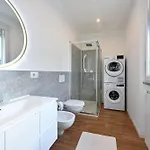 Lora Luxury 6 ,free Private Parking, Self Check In Como