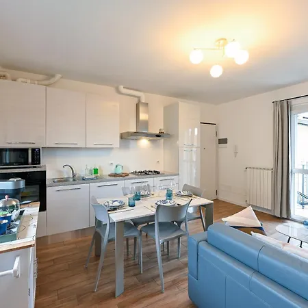 Lägenhet Lora Luxury 6 ,free Private Parking, Self Check In *