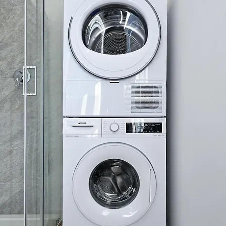 아파트 Lora Luxury 6 ,free Private Parking, Self Check In, Air Conditioner 코모