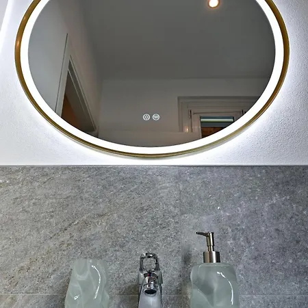 Lora Luxury 6 ,free Private Parking, Self Check In, Air Conditioner