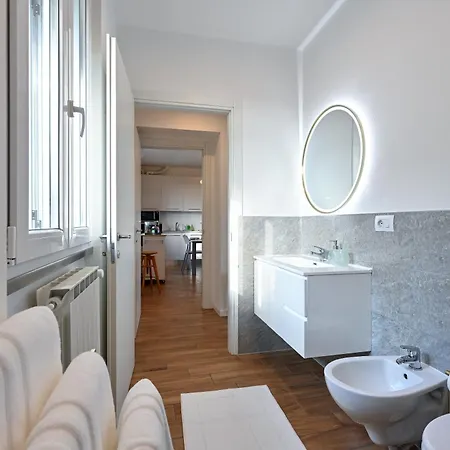 Lägenhet Lora Luxury 6 ,free Private Parking, Self Check In