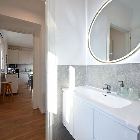 Lora Luxury 6 ,free Private Parking, Self Check In Lägenhet Como