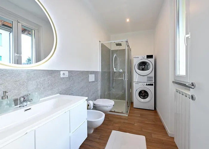 Lora Luxury 6 Free Private Parking, Self Check In コモ